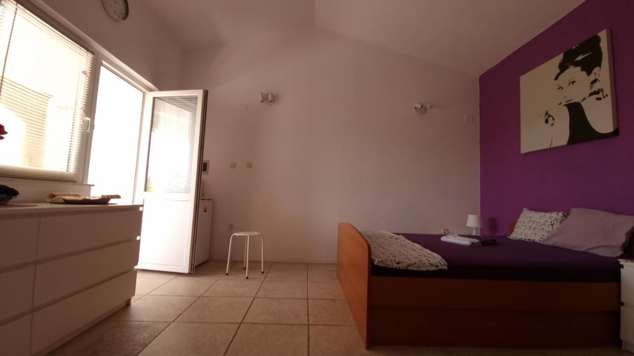 Arts Room Jasmina With Sea View Bikers And Pets Are Welcome Starigrad Paklenica Esterno foto